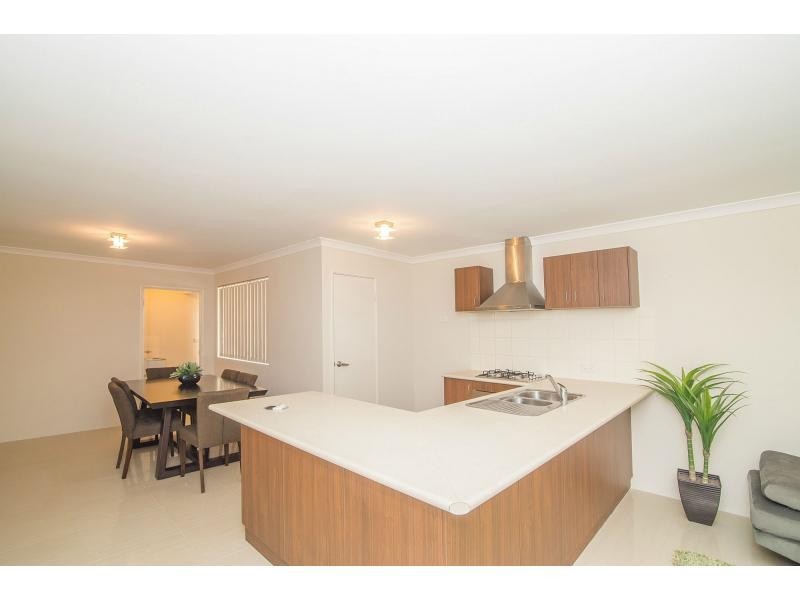 8/309 Railway Avenue, Armadale WA 6112