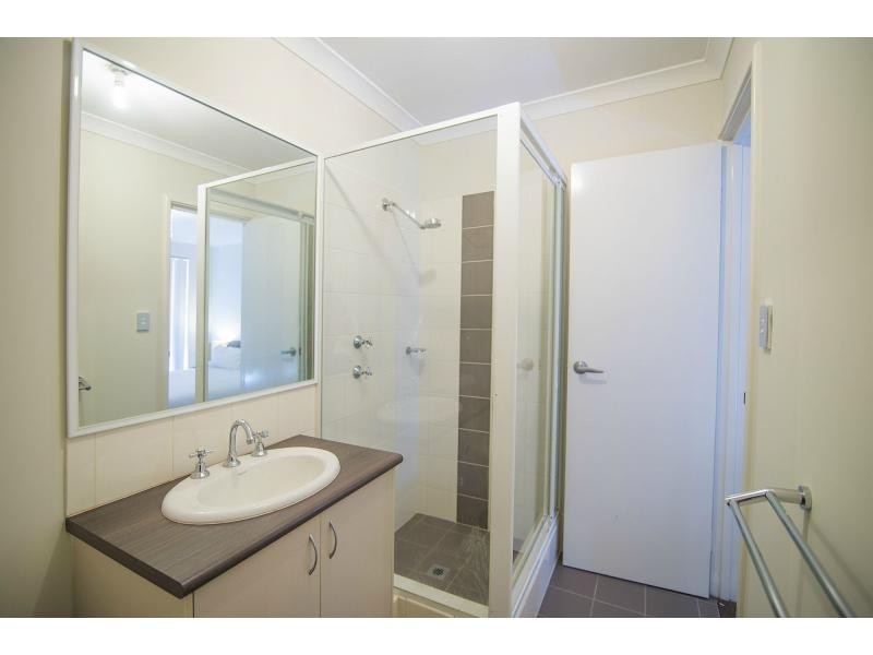 8/309 Railway Avenue, Armadale WA 6112