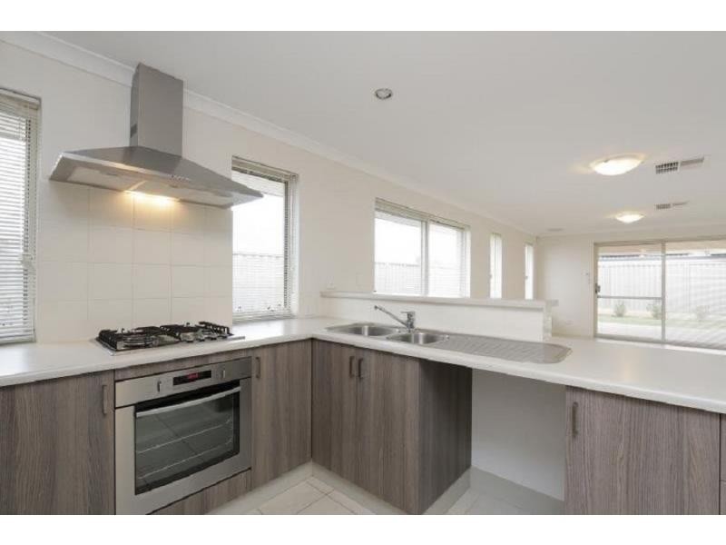 24 Durant Way, Piara Waters WA 6112