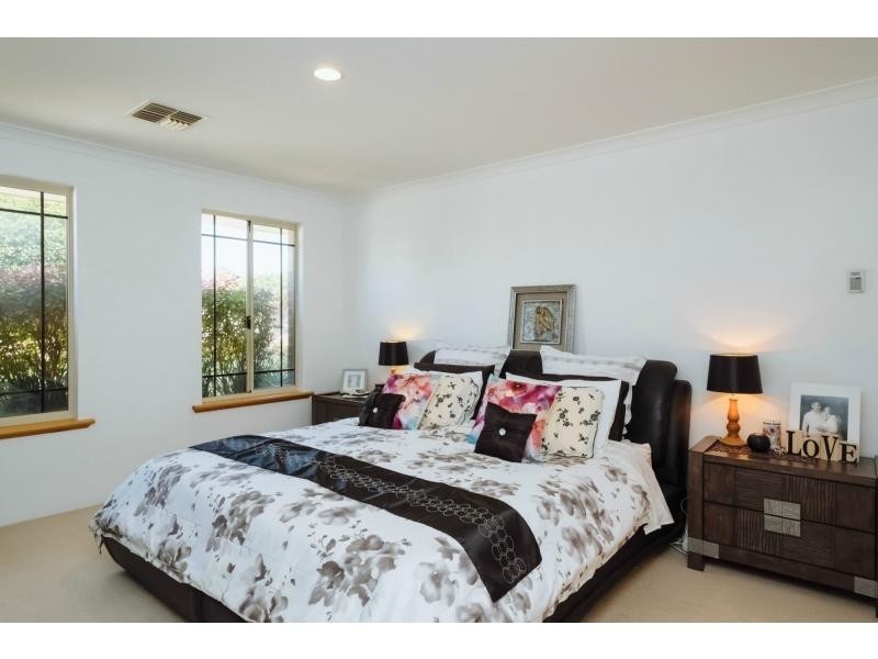 7 Madeira Turn, Hillarys WA 6025