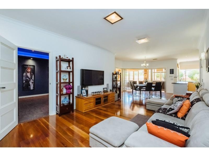 7 Madeira Turn, Hillarys WA 6025