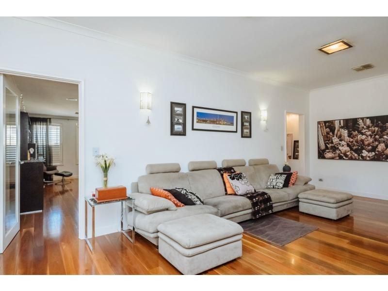 7 Madeira Turn, Hillarys WA 6025