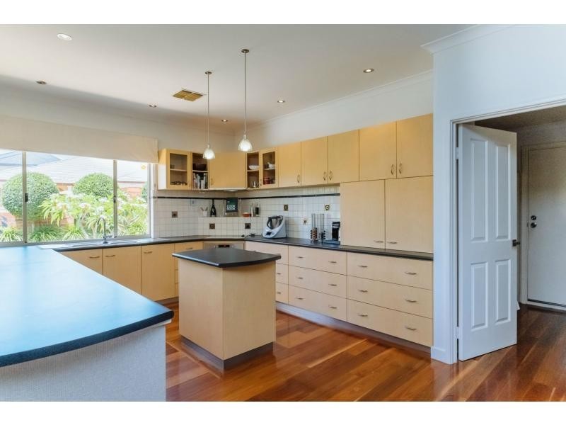 7 Madeira Turn, Hillarys WA 6025