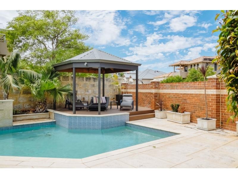 7 Madeira Turn, Hillarys WA 6025