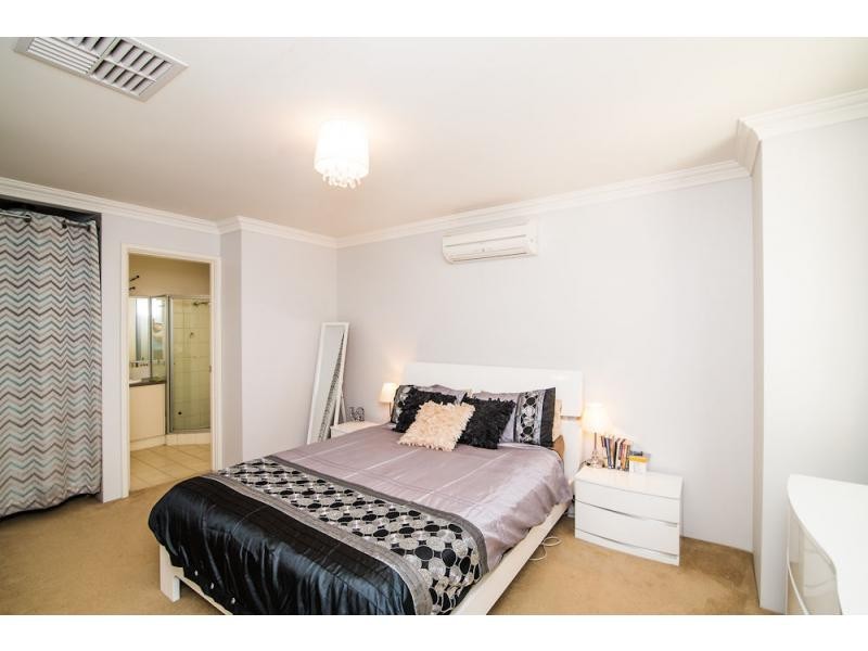 2/11 Judges Court, Huntingdale WA 6110