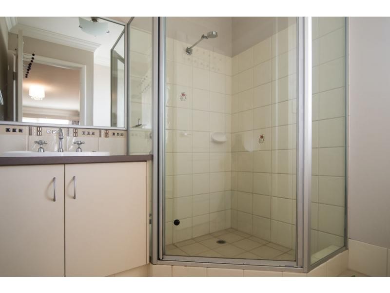 2/11 Judges Court, Huntingdale WA 6110