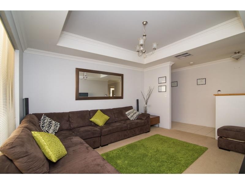 2/11 Judges Court, Huntingdale WA 6110