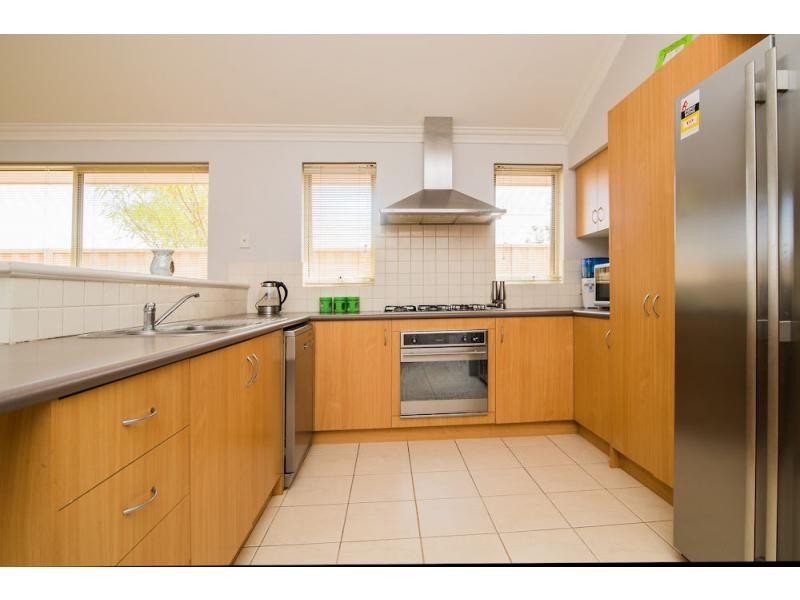 2/11 Judges Court, Huntingdale WA 6110