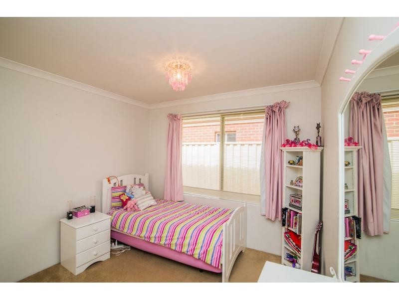 2/11 Judges Court, Huntingdale WA 6110