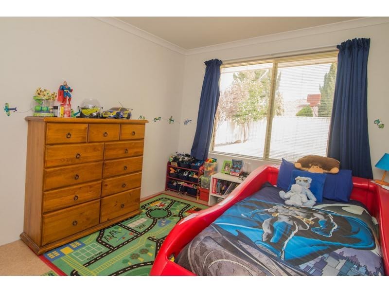 2/11 Judges Court, Huntingdale WA 6110