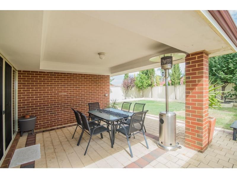 2/11 Judges Court, Huntingdale WA 6110