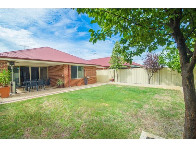 2/11 Judges Court, Huntingdale WA 6110