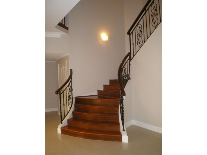 9 OMAGH Grove, Waterford WA 6152