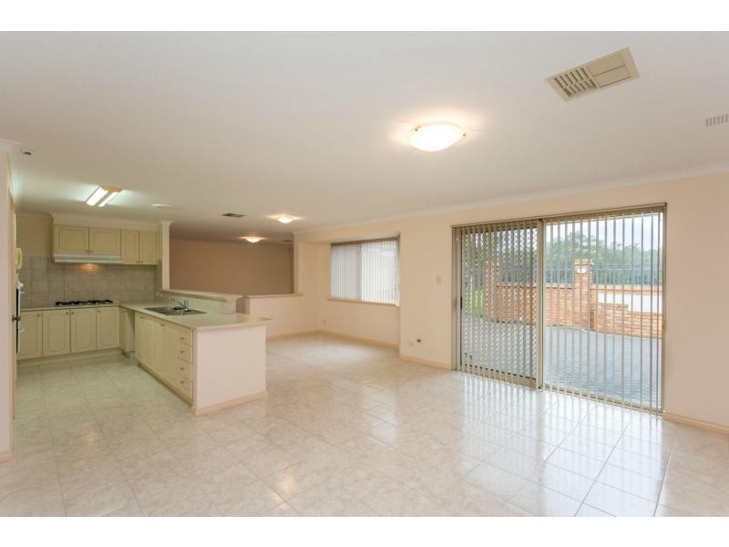 22/7 Lester Drive, Thornlie WA 6108