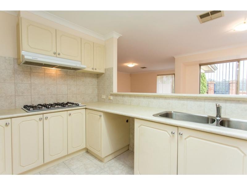 22/7 Lester Drive, Thornlie WA 6108