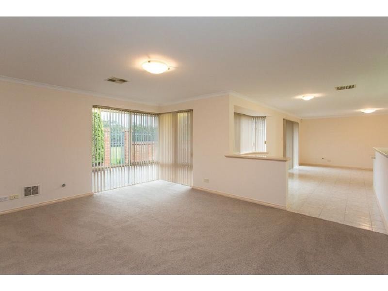 22/7 Lester Drive, Thornlie WA 6108