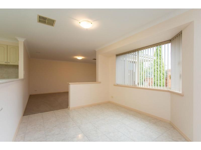 22/7 Lester Drive, Thornlie WA 6108