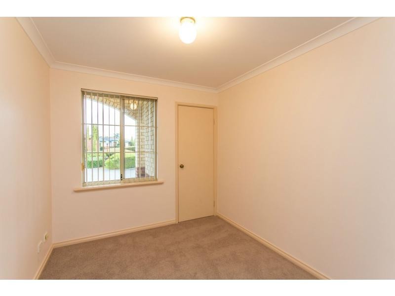 22/7 Lester Drive, Thornlie WA 6108