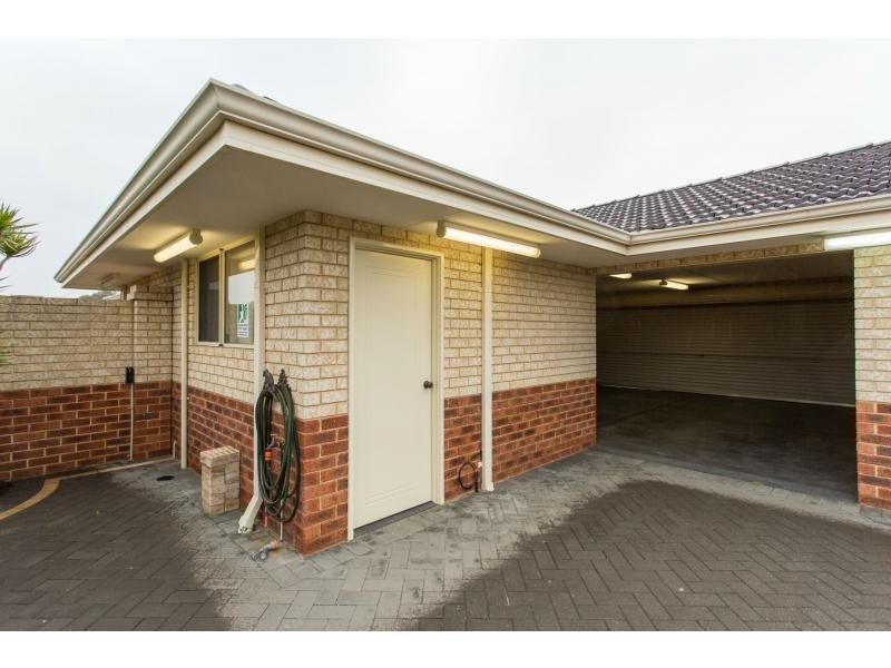22/7 Lester Drive, Thornlie WA 6108