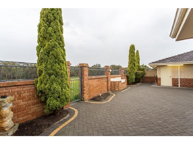 22/7 Lester Drive, Thornlie WA 6108