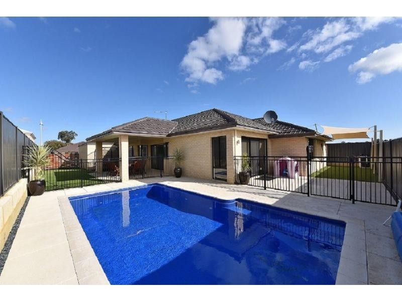 14 Redheart Road, Carramar WA 6031