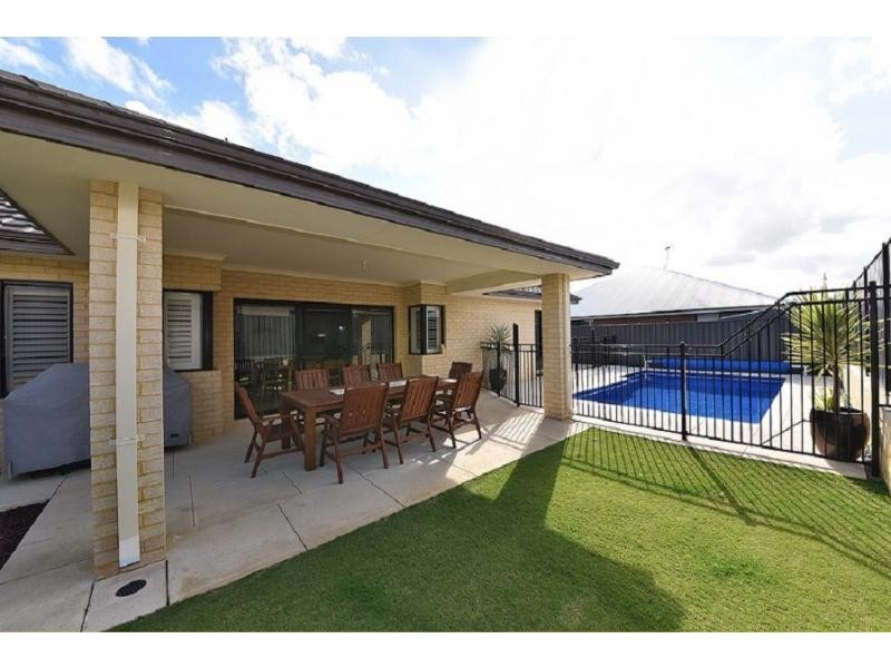 14 Redheart Road, Carramar WA 6031