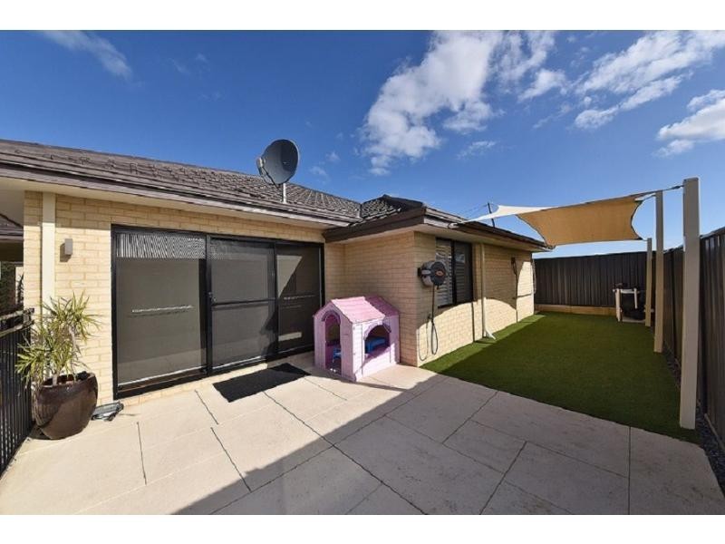 14 Redheart Road, Carramar WA 6031