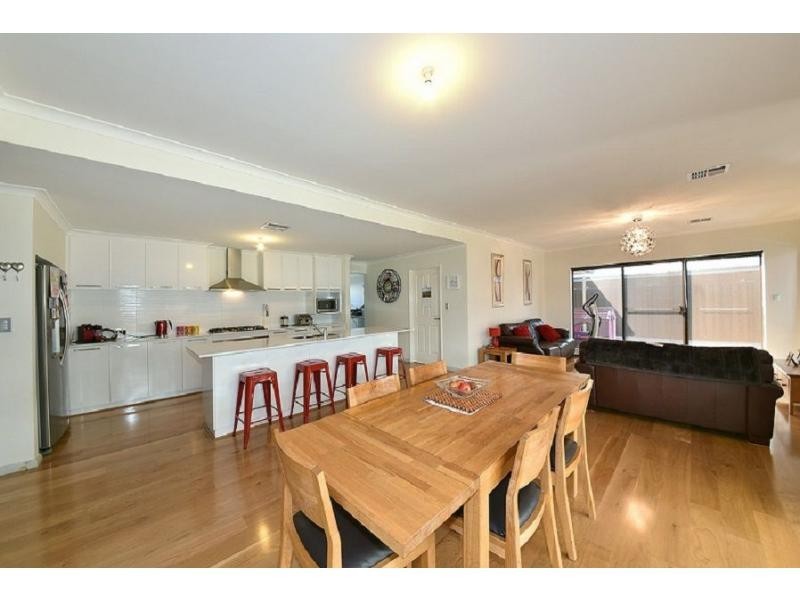 14 Redheart Road, Carramar WA 6031