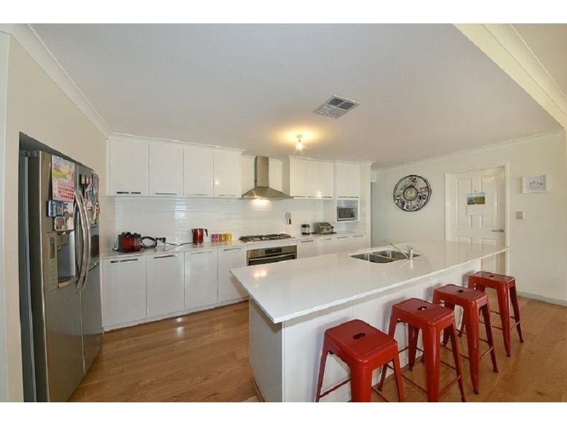 14 Redheart Road, Carramar WA 6031