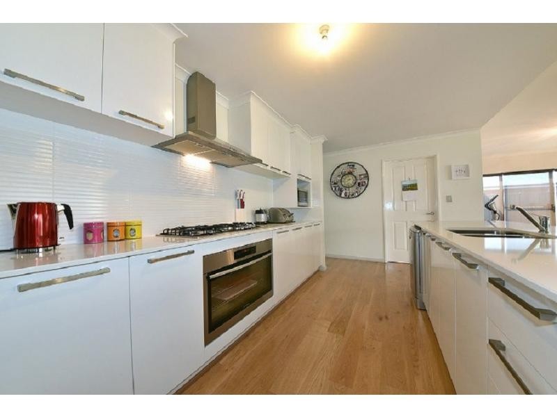 14 Redheart Road, Carramar WA 6031