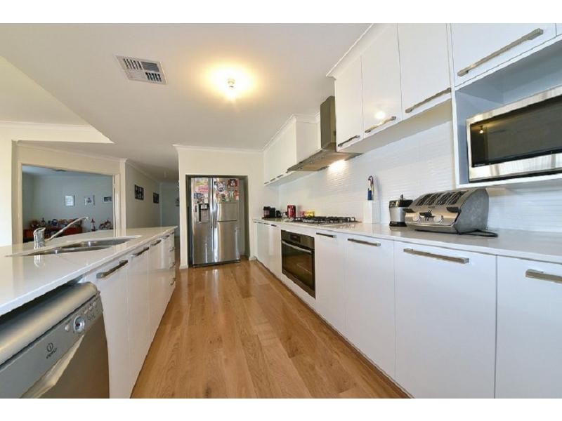 14 Redheart Road, Carramar WA 6031