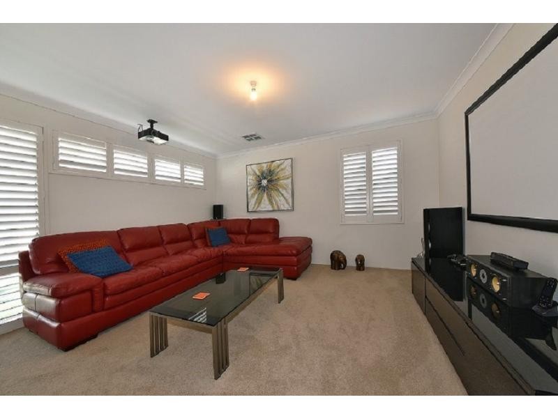 14 Redheart Road, Carramar WA 6031