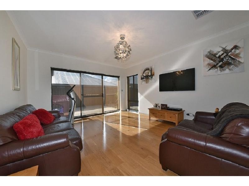 14 Redheart Road, Carramar WA 6031