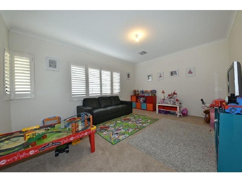 14 Redheart Road, Carramar WA 6031