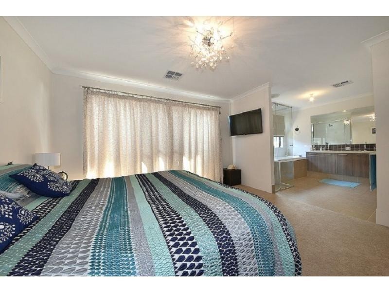 14 Redheart Road, Carramar WA 6031