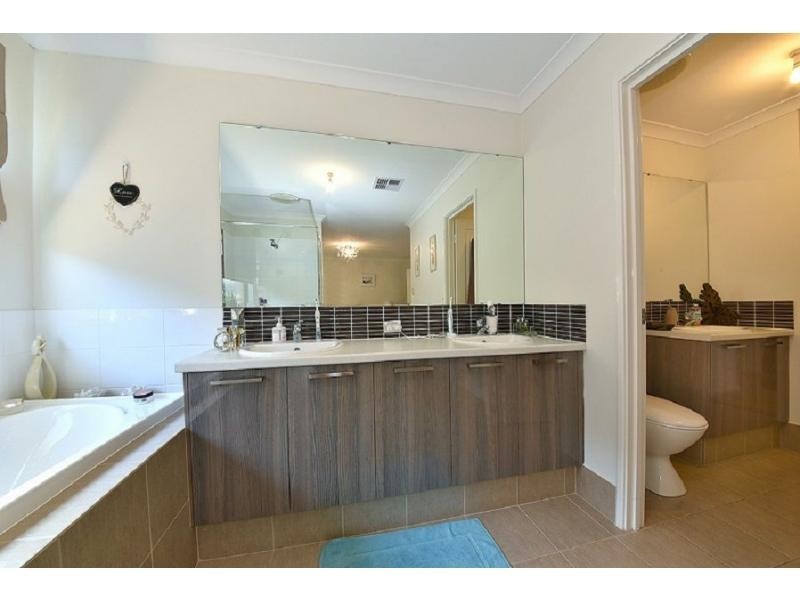 14 Redheart Road, Carramar WA 6031