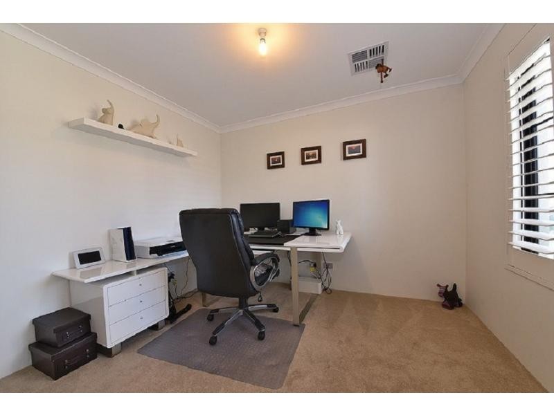 14 Redheart Road, Carramar WA 6031