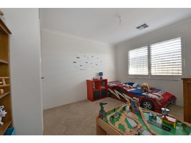 14 Redheart Road, Carramar WA 6031