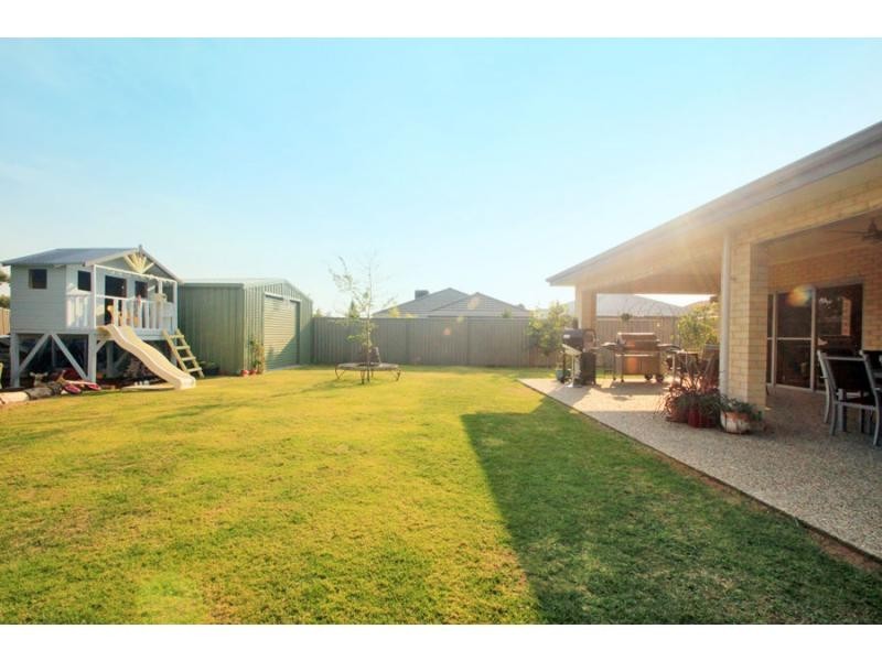 17 Magdalen Loop, Piara Waters WA 6112