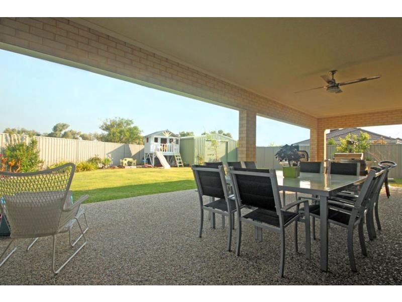 17 Magdalen Loop, Piara Waters WA 6112