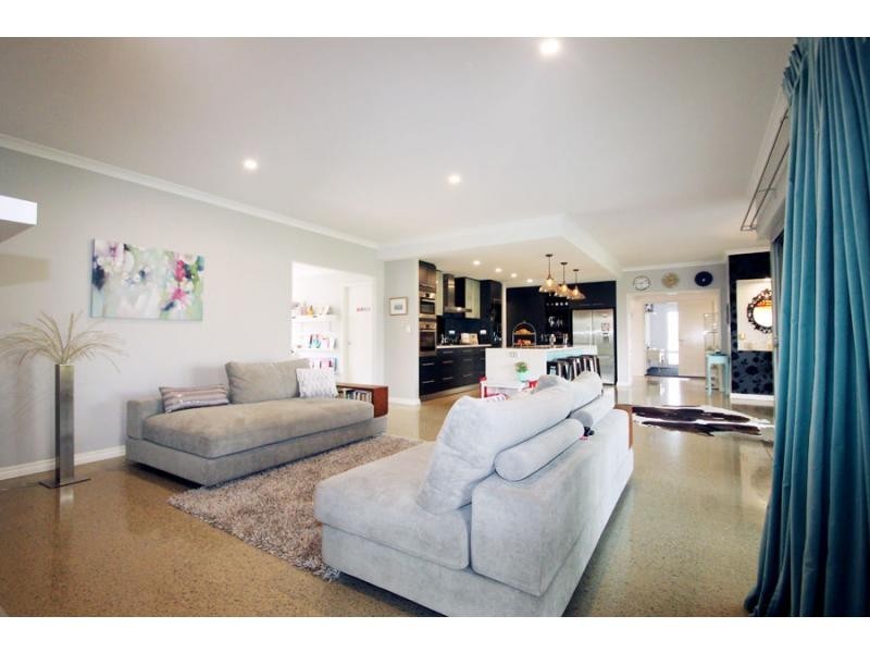 17 Magdalen Loop, Piara Waters WA 6112