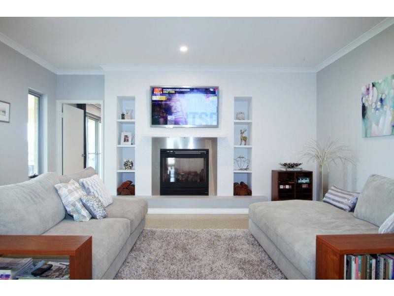 17 Magdalen Loop, Piara Waters WA 6112