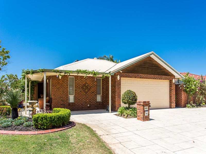 28 Connaught Gardens, Canning Vale WA 6155