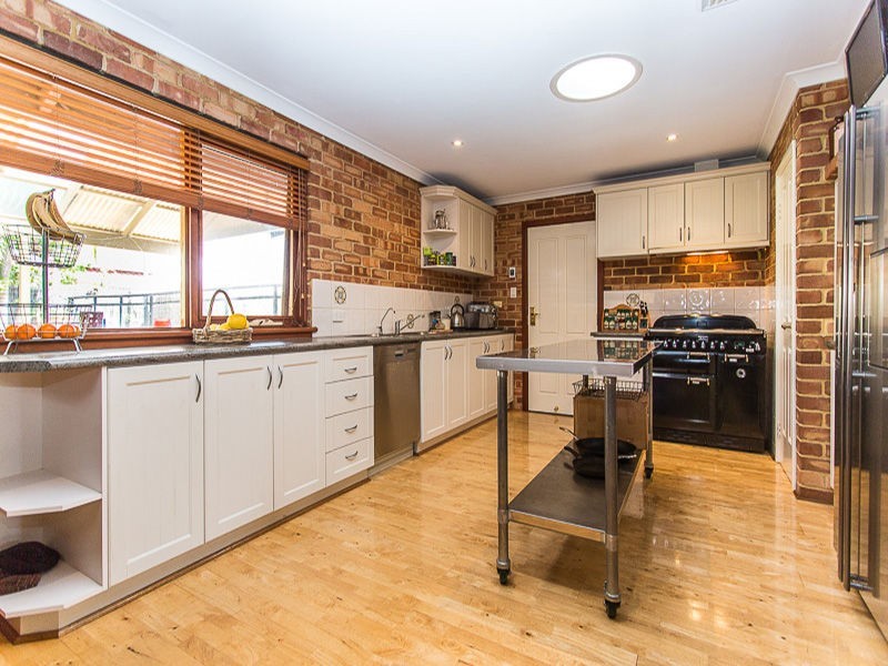 28 Connaught Gardens, Canning Vale WA 6155