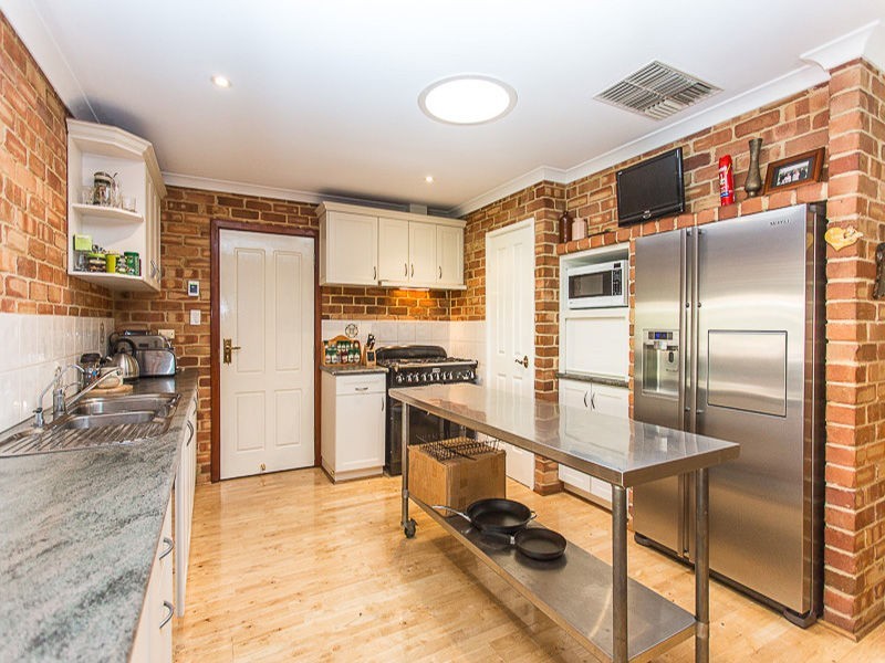 28 Connaught Gardens, Canning Vale WA 6155