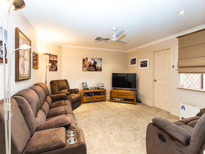 28 Connaught Gardens, Canning Vale WA 6155