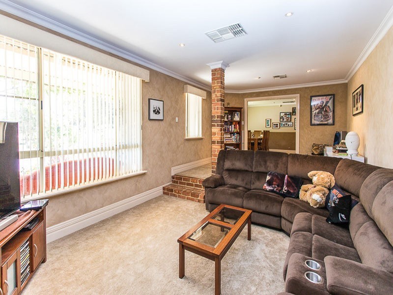 28 Connaught Gardens, Canning Vale WA 6155