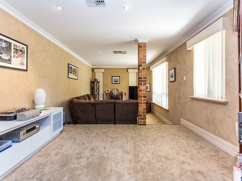 28 Connaught Gardens, Canning Vale WA 6155