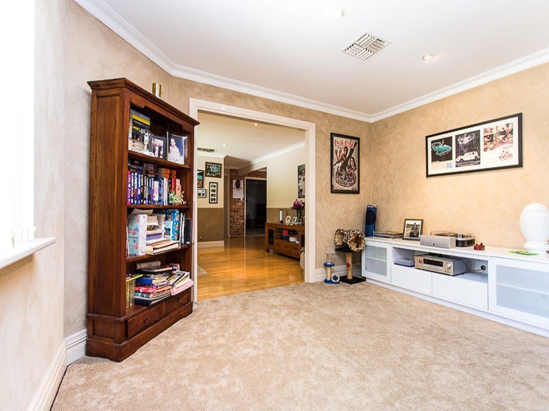 28 Connaught Gardens, Canning Vale WA 6155