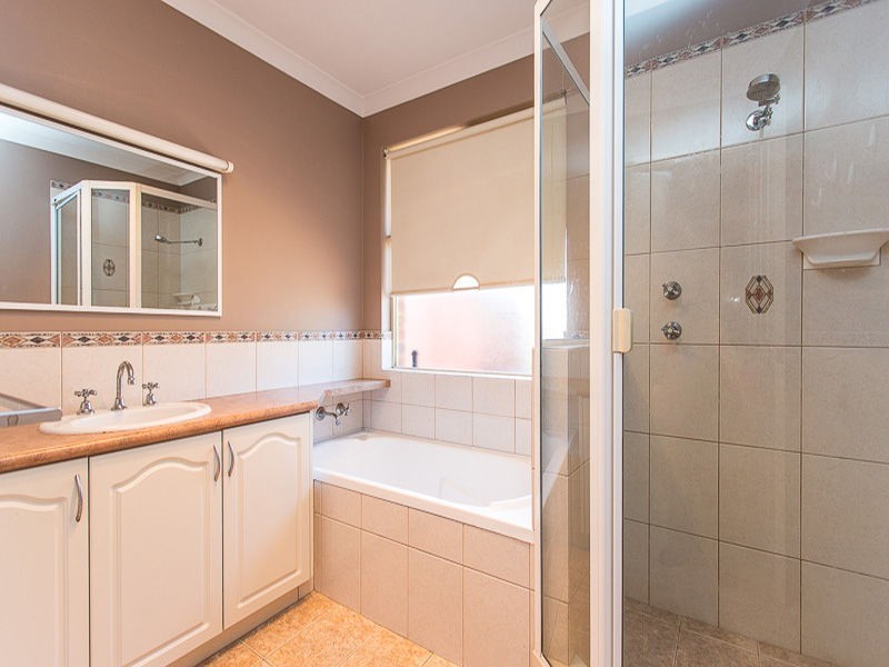 28 Connaught Gardens, Canning Vale WA 6155